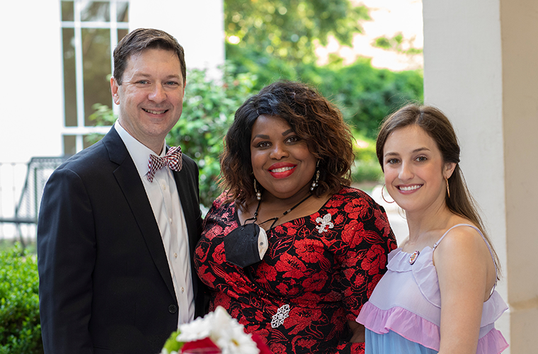 Members of the UL Lafayette Alumni Association celebrate the Outstnading Alumni