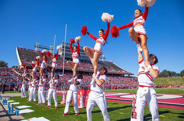 Ragin' Cajuns cheerleaders at Cajun Field