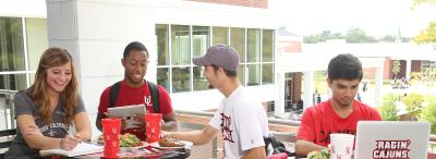 UL Lafayette students eating lunch outsite of Cypress Dining Hall